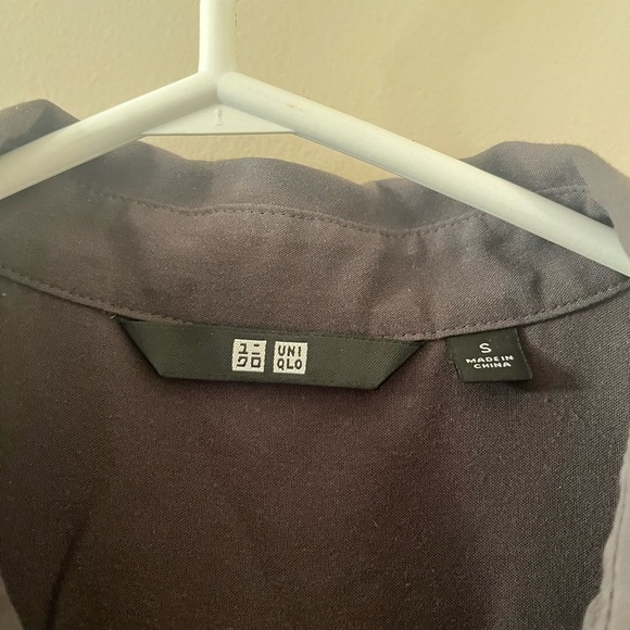 Uniqlo button up shirt - olive - Picture 3 of 3